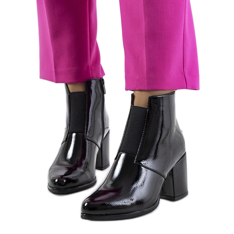 Cuir verni noir de Norwich le noir