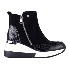 Bottes de sport noires pour femmes sur un coin blanc Shelovet