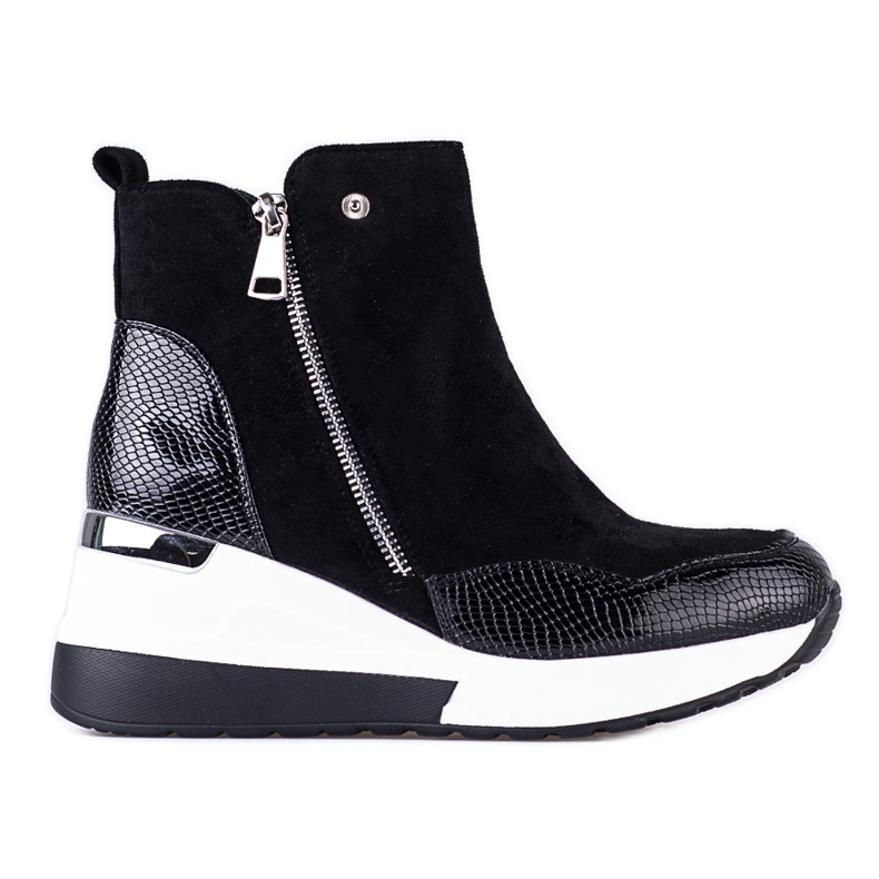 Bottes de sport noires pour femmes sur un coin blanc Shelovet le noir Bottes de sport noires pour femmes sur un coin blanc Shelovet le noir