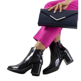 Bottes Goldcrest en cuir verni noir le noir