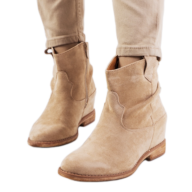 Bottes beiges sur un talon compensé intérieur Hunjet