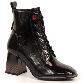 S.Barski Bottes noires isolées noires par S. Bararski