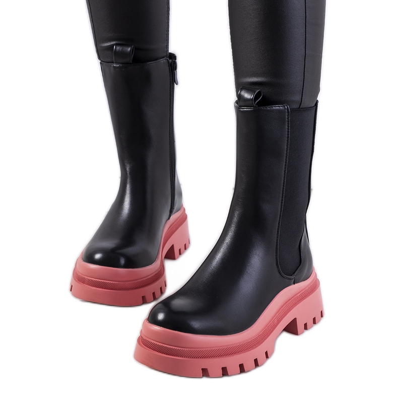 Bottes noires sur la plateforme Ruket rose le noir