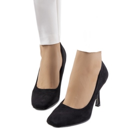 Escarpins noirs sur talon aiguille Coxi