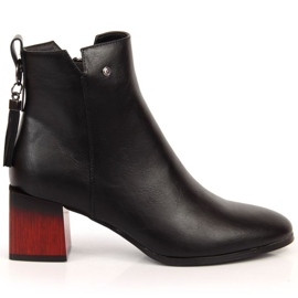 Bottes sur poteau décoratif, isolées Potocki W WOL97 noir