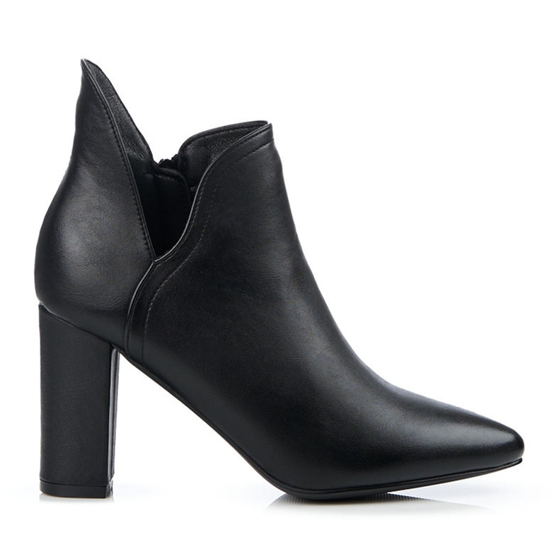 Bottes pour femmes avec une coupe Shelovet sur un poteau haut le noir Bottes pour femmes avec une coupe Shelovet sur un poteau haut le noir