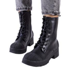 Bottes noires de Tergaron le noir