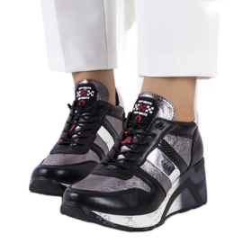 Baskets noires et métallisées sur le compensé Ifruf argent