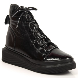 Bottes femme isolées en cuir laqué Artiker HBH36 le noir