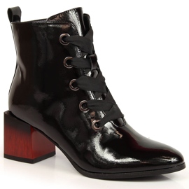 Bottes isolées pour femmes laquées avec un talon décoratif Potocki WOL99 noir