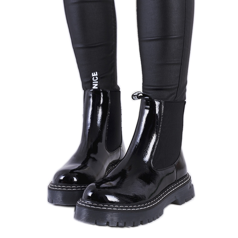 Bottines Chelsea laquées noires Vido le noir