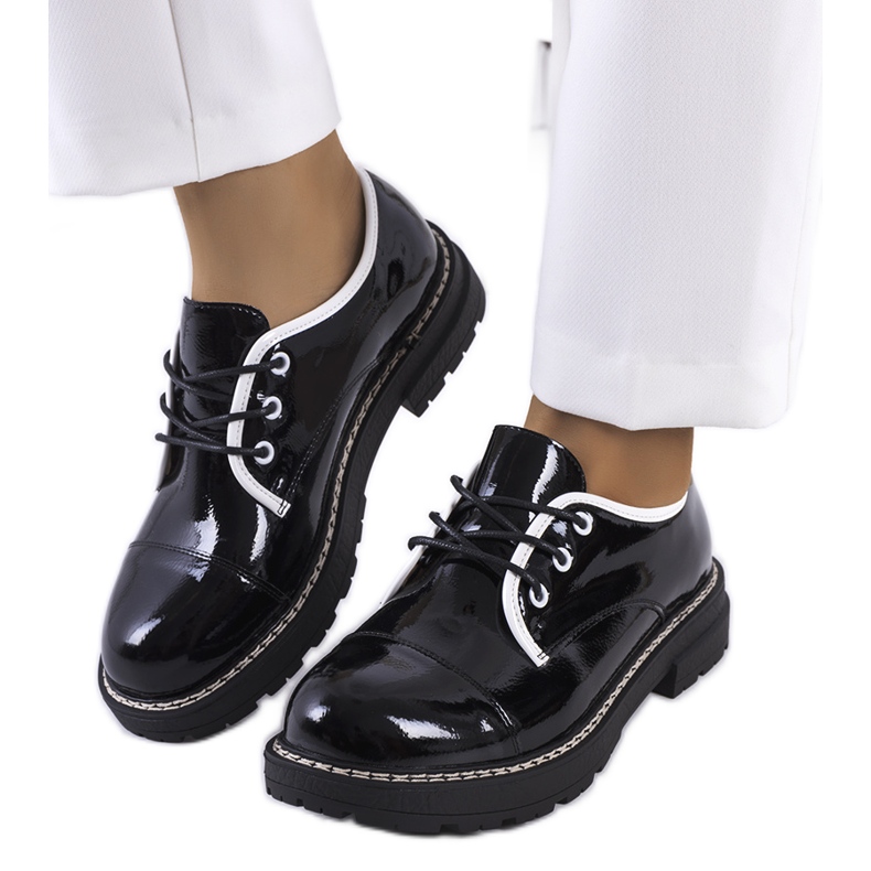 Chaussures Kuzem laquées noires le noir