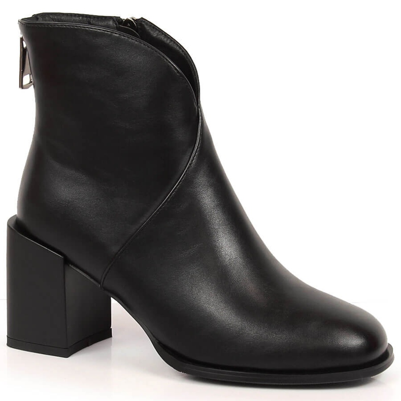 Bottes pour femmes isolées noires sur un poteau décoratif, Filippo PAW374 le noir Bottes pour femmes isolées noires sur un poteau décoratif, Filippo PAW374 le noir