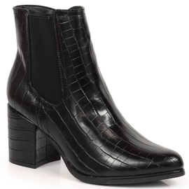 Bottes pour femmes sur le poteau de croco noir isolé Laura La.Fi
