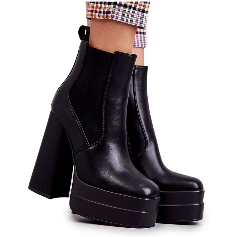 Bottes en cuir écologique pour femmes sur un talon massif Black Jones le noir