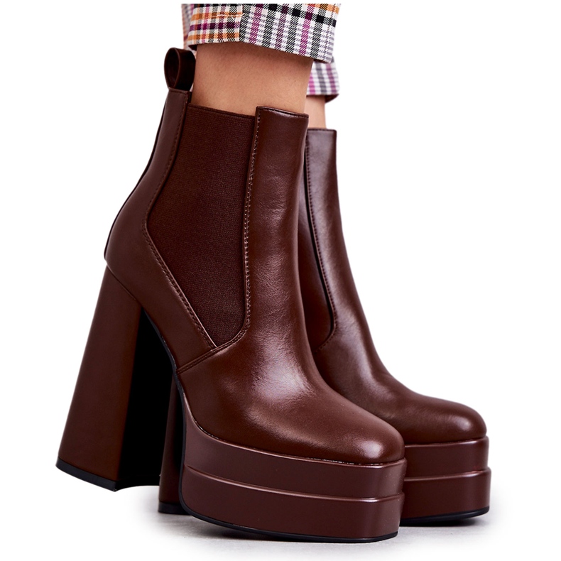 Bottes en cuir écologique pour femmes sur un talon massif Brown Jones brun
