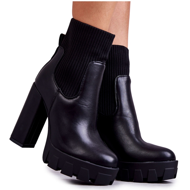 Bottes en éco-cuir pour femmes avec une chaussette Noir Adalyn le noir