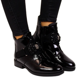 S.Barski Bottes laquées isolées pour femme avec un nœud noir par S. Barski