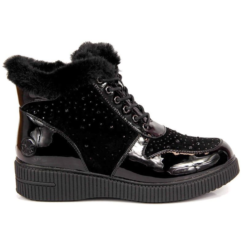 Bottes en cuir isolées en cuir noir Rieker 93312-00 sur la plate-forme le noir
