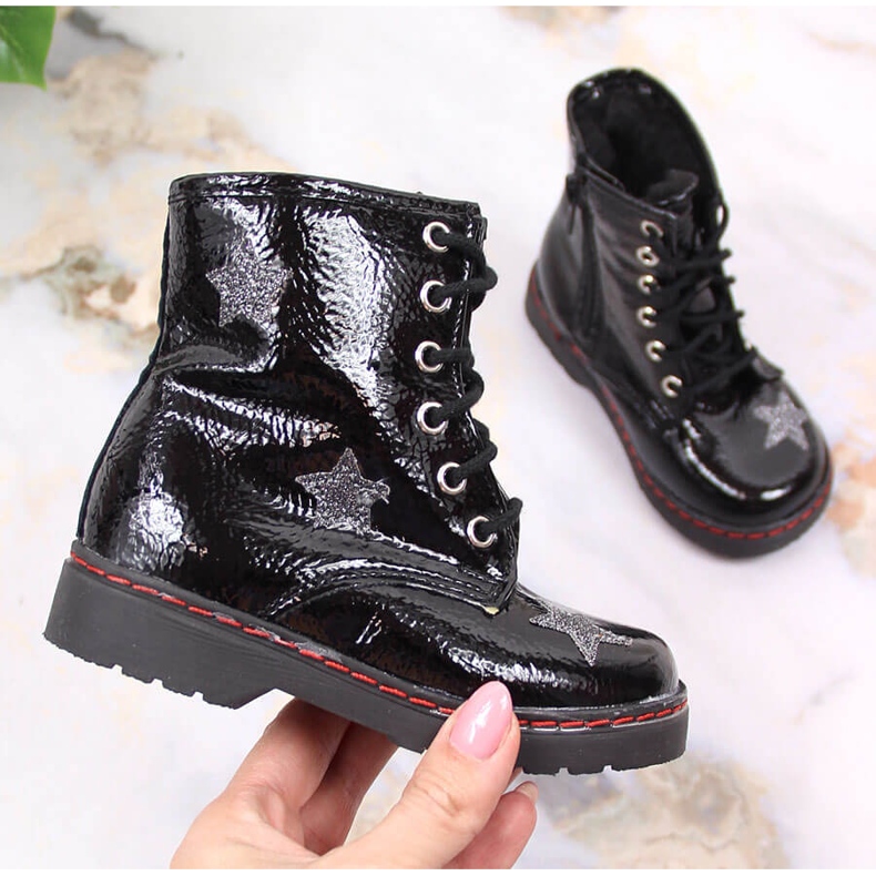 Bottines pour filles isolées vernies Kornecki 6216 le noir Bottines pour filles isolées vernies Kornecki 6216 le noir