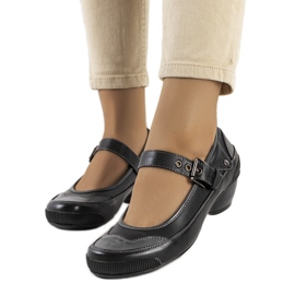 Escarpins noirs fermés par une bride Via