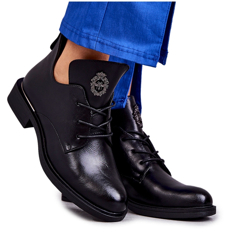 Vinceza Bottines à Lacets En Cuir Avec Découpes Noir Fabiana le noir