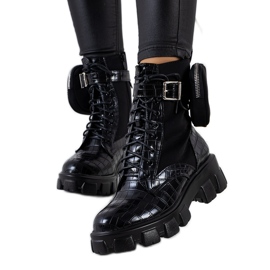 BM Bottes noires avec un sachet d'Adamson
