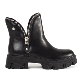 Bottes pour femmes sur une plate-forme Shelovet épaisse le noir