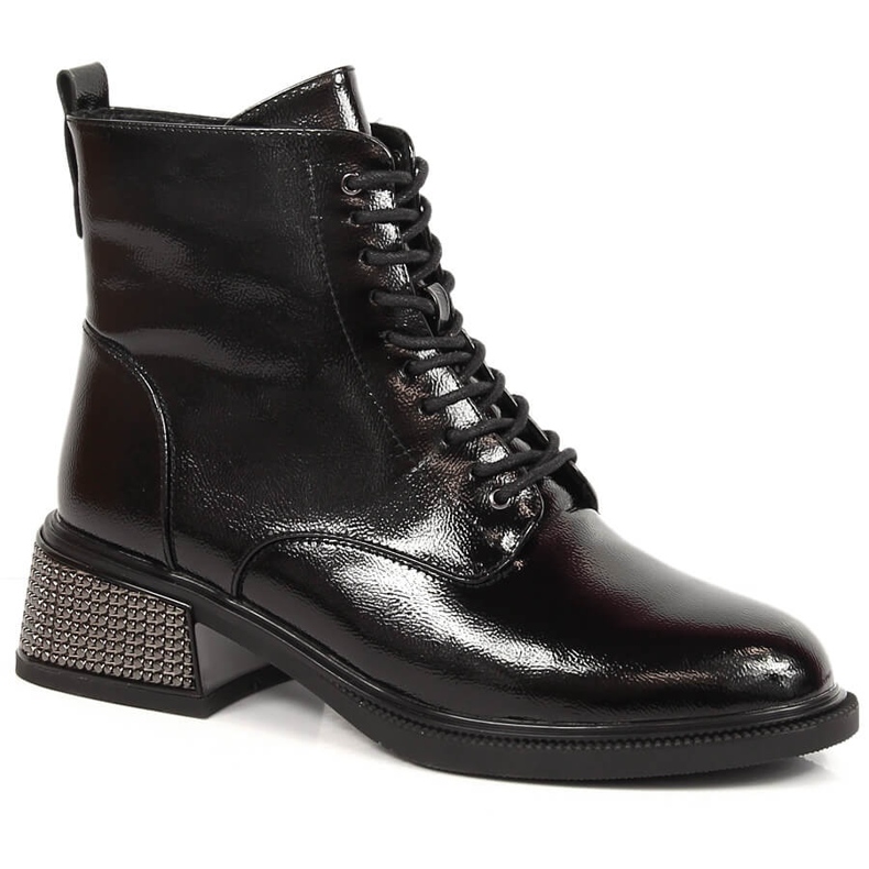 Bottes pour femmes laquées avec un talon décoratif, isolées noir Filippo le noir