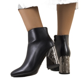 Bottines noires à talon décoratif Mirim