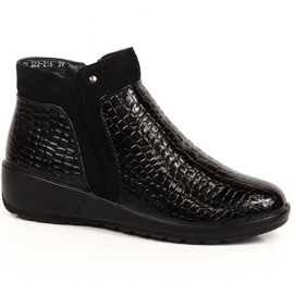 Bottes pour femmes à l'entrejambe compensée, isolées noires T.Sokolski le noir Bottes pour femmes à l'entrejambe compensée, isolées noires T.Sokolski le noir