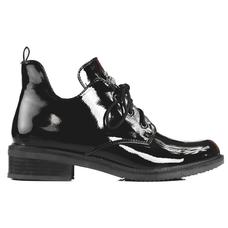 Bottes pour femme vernies avec une coupe Shelovet le noir