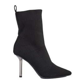 Bottines femme ajustées à talon haut le noir