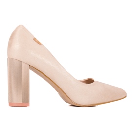 Escarpins femme sur le post Shelovet beige