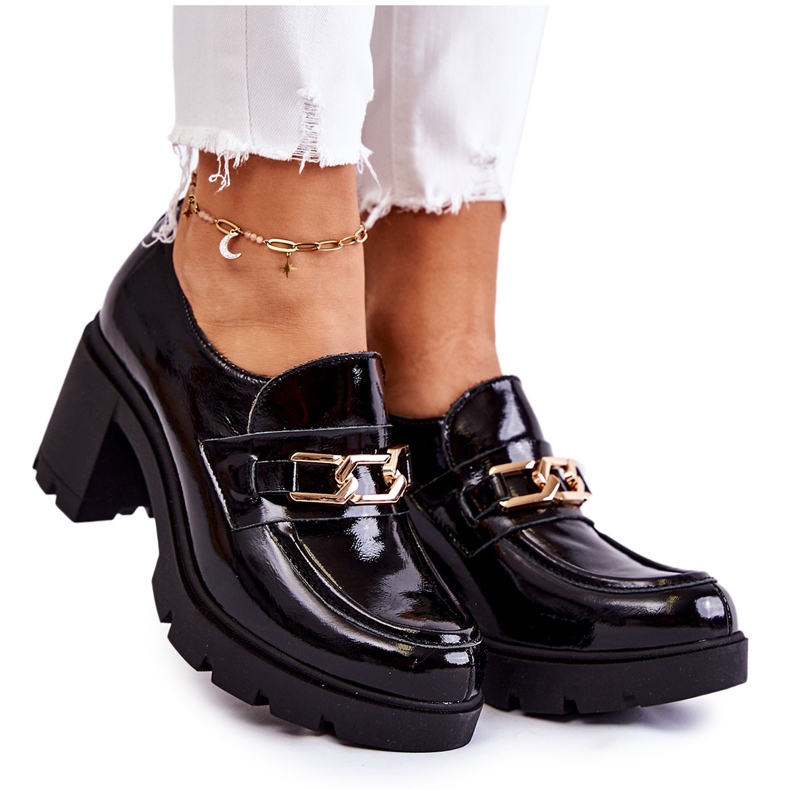 PL5 Chaussures noires laquées sur un pilier avec un ornement d'or Mikeyla le noir