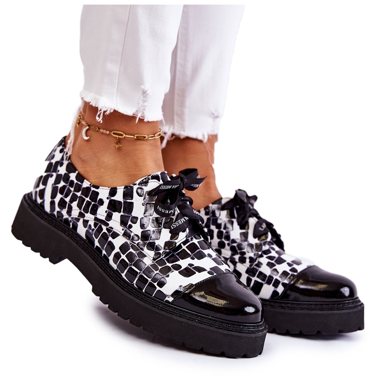 Chaussures à lacets laquées Laura Messi 2441 Noir et Blanc blanche le noir