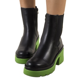 PA1 Bottines noires sur la plateforme Torrela verte
