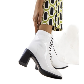 BM Bottes en cuir verni blanc Belisa