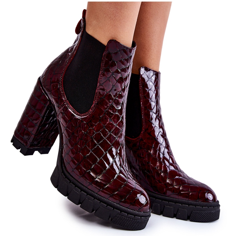Bottines vernies à motif serpent sur talon bordeaux rouge