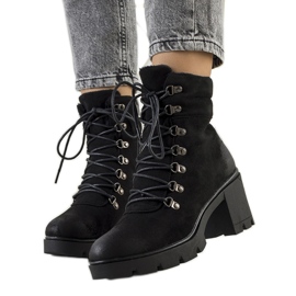 PA1 Bottes noires sur le poste de Langesko