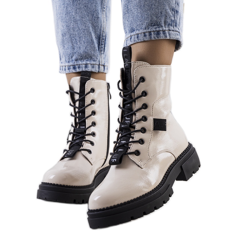 PA1 Bottes laquées beiges de Casies PA1 Bottes laquées beiges de Casies