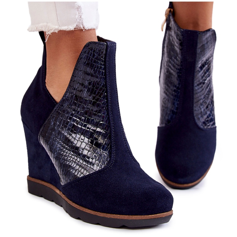 PA2 Bottines en daim sur semelle compensée en crocodile, motif Alda bleu marine