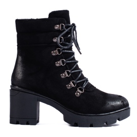 Baggies isolées pour femmes en daim écologique noir