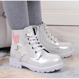 Bottines fille Potocki argentées isolées argent brillant