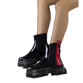 Bottes en cuir verni noir de Casta