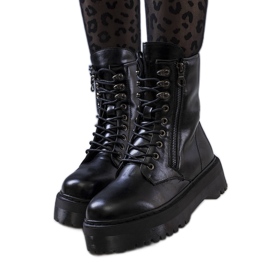 Bottes isolées noires d'Isola le noir