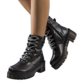 Bottes noires avec un lien Hildel décoratif le noir