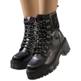 Bottines noires avec galon décoratif Laverda