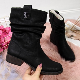 Bottes pour femmes noires isolées avec de la laine Rieker Z9583