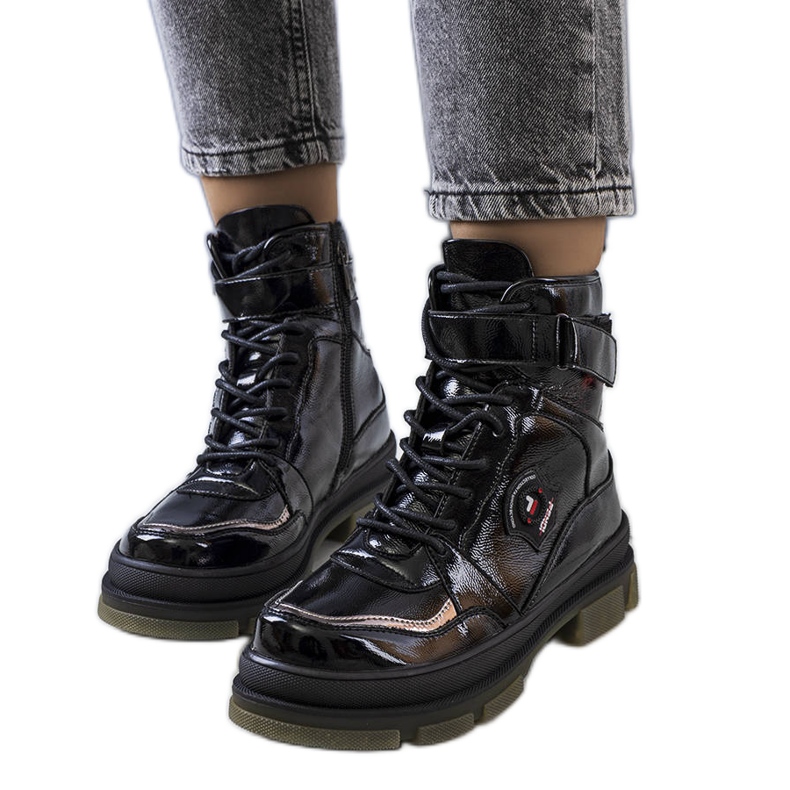 Bottes en cuir verni noir de Salent le noir